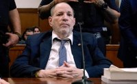Harvey Weinstein begs for an earlier trial, I can no longer hold